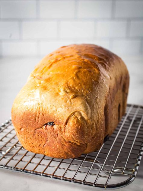 Bread Machine Cinnamon Raisin Bread - Cook Fast, Eat Well Cinnamon Raisin Bread Recipe, Bread Machine Recipes Sweet, Easy Bread Machine Recipes, Cinnamon Bread Recipe, Eating Well Recipes, Hot Bread, Cinnamon Raisin Bread, Raisin Bread, Sandwich Bread Recipes