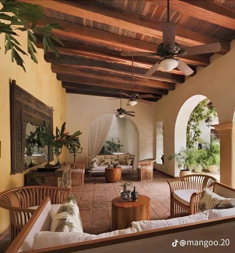 Spaniard Style Home, Hacienda Style Homes Mexican, Mexican Style House, Mexican Home Design, Boho Decor Ideas, Hacienda Homes, Spanish Home Decor, Hacienda Style Homes, Mexico House