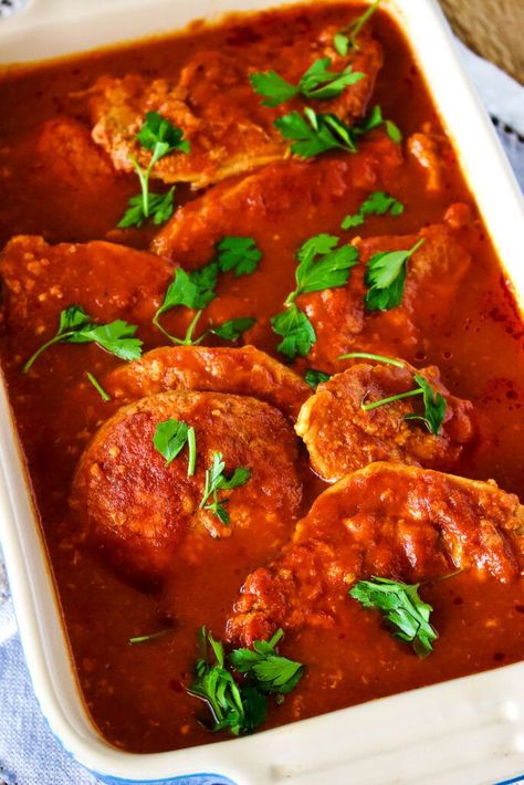 Roasted Pork in Tomato Sauce Pork In Tomato Sauce, Romanian Recipes, Harvest Food, Pork Cutlet, Pork Bacon, Pork Steak, Roasted Pork, Pork Cutlets, Tenderloin Recipes