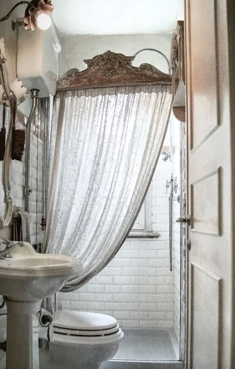 Romantic Bathrooms, Vintage Bathroom Decor, Victorian Bathroom, Bathroom Farmhouse Style, Chic Bathrooms, Vintage Bathroom, House Bathroom, Dream House Decor, Beautiful Bathrooms