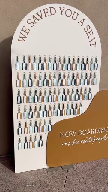 Map Wedding Seating Chart, Wedding Seating Chart Luggage Tags, Boarding Pass Seating Chart, Seating Chart Favor Ideas, Seating Charge Wedding, Luggage Tag Seating Chart Wedding, Travel Seating Chart, Guest Seating Chart Ideas, Unique Seating Charts