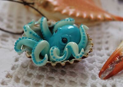 Shell And Polymer Clay, Polymer Clay And Shells, Cool Clay Ideas, Polymer Clay Projects Ideas, Polymer Clay Art Ideas, Polymer Clay Octopus, Clay Octopus, Octopus Pendant, Clay Things