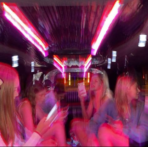 Limo Pics, Party Night Club Aesthetic, Night Club Aesthetic, Last Friday Night, Blurred Lights, Frat Parties, Clubbing Aesthetic, Nyc Girl, Flash Mob