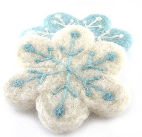 Tovad Ull, Wool Coasters, Needle Felting Diy, Needle Felted Christmas, Felt Coasters, Wool Needle Felting, Felt Embroidery, Needle Felting Projects, Wool Projects