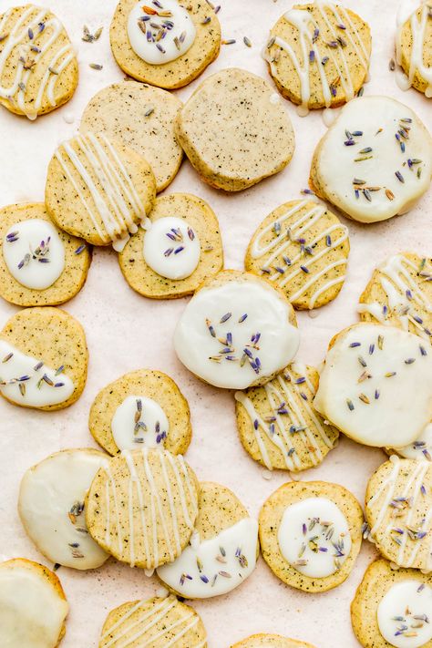 With just five ingredients, this simple Earl Grey shortbread features sweet citrus flavour with a hint of black tea. Just right for an afternoon treat! Shortbread Cookie Recipes, Earl Grey Shortbread Cookies, Earl Grey Shortbread, Christmas Shortbread Cookies, Earl Grey Cookies, Shortbread Cookies Christmas, Early Grey, Shortbread Cookies Easy, Easy To Make Cookies