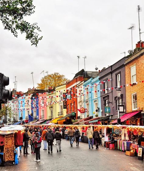 London • UK 🇬🇧 on Instagram: “Portobello Road 💛💙❤️ | 📸 @mgdlnvlgr | #itssolondon #london” Knotting Hill London, Portobello London, Portobello Road Market, Portobello Market, London Vibes, Notting Hill London, Europe Holidays, Kensington And Chelsea, Portobello Road