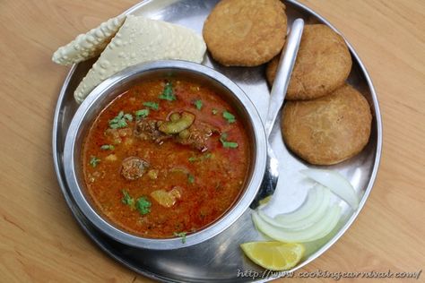 Last weekend, my friend and her family came for dinner. Her husband love Undhiyu. She said we want to eat Undhiyu so please make it. I said ok. They had regular Undhiyu many times. So thought let’s make different type of Undhiyu this time. My husband told me to make Chapadi Undhiyu. CHAPADI UNDHIYU … Undhiyu Recipes, Indian Veg Recipes, Veg Food, Cooking For Beginners, Healthy Families, Veg Recipes, Husband Love, Garam Masala, She Said