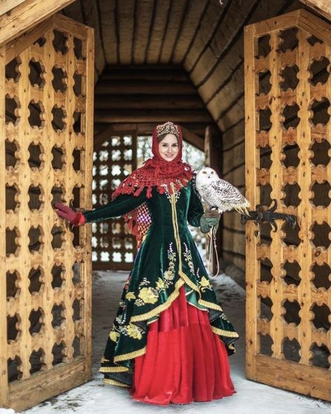 Russian Fashion Traditional, Traditional Russian Clothing, Russian Dress, Russian Clothing, Ethno Style, Russian Culture, Folk Dresses, Medieval Clothing, Fantasy Gowns