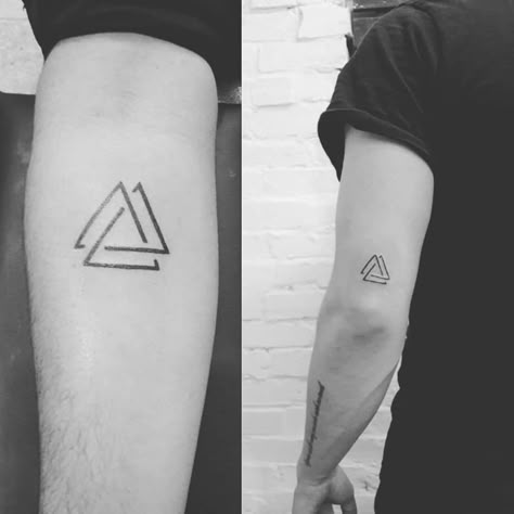 Brother Tattoos, Unique Small Tattoo, Ear Tattoo Ideas, Sticker Tattoo, Tattoo Trend, Wrist Tattoos For Guys, Tattoo Desings, Anime Wallpaper Phone, Artistic Inspiration