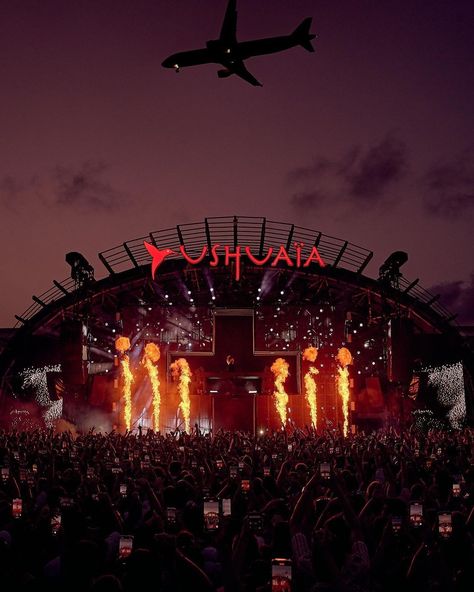 Martin Garrix Aesthetic, Martin Garrix Concert, Website Moodboard, Ibiza Party, Travel Aesthetics, Concert Stage Design, Stage Designs, Electronic Music Festival, Nightclub Design