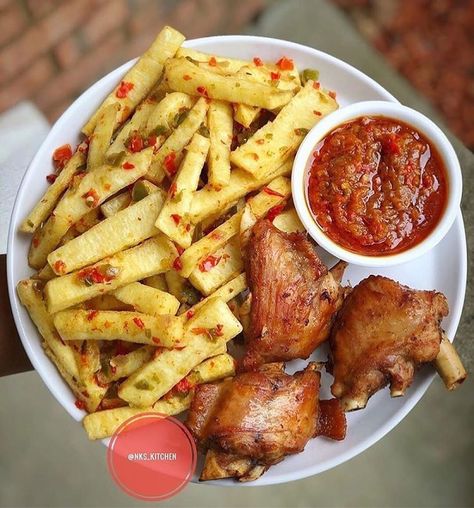 698 Likes, 5 Comments - NaijReview-reviews & more 💯🇳🇬 (@naijreview) on Instagram: “Chunky Yam Chips x Fried Turkey x Sauce via @nks_kitchen 🔥 ⚪⚫ ⚫⚪ 👉FOR ADVERTS AND PROMOTION SEND A…” Yam Chips, Fried Yam, African Recipes Nigerian Food, African Cooking, Fried Turkey, Food Tech, Nigerian Food, Brunch Dishes, Healthy Food Motivation