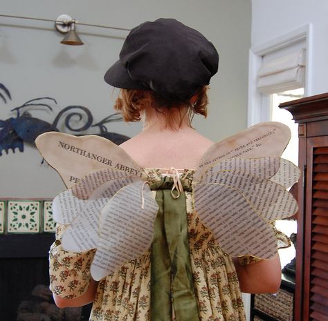 how to make Jane Austen Fairy Wings  from "Fashionable Past" blog Book Fairy Costume, Faerie Costume, Regency England, Steampunk Fairy, Diy Angel Wings, Book Fairy, Diy Wings, Jane Austin, Book Page Crafts