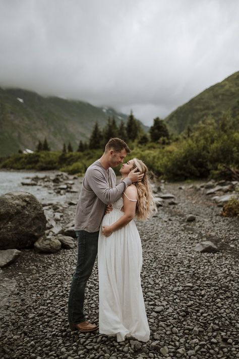 Idaho Maternity Photos, Maternity Mountain Outfits, Overcast Maternity Pictures, Tahoe Maternity Photos, Maternity Photo Shoot Mountains, Maternity Photoshoot Mountains, Maternity Shoot Mountains, Utah Maternity Photography, Adventure Maternity Shoot