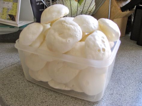 LEKKER RESEPTE VIR DIE JONGERGESLAG: SKUIMPIES IN DIE MIKROGOLF Maklike Resepte, Microwave Recipes, Cooking Recipes Desserts, Sweets Recipes, Candy Recipes, Easy Baking, Macaroons, Marshmallows, Meringue