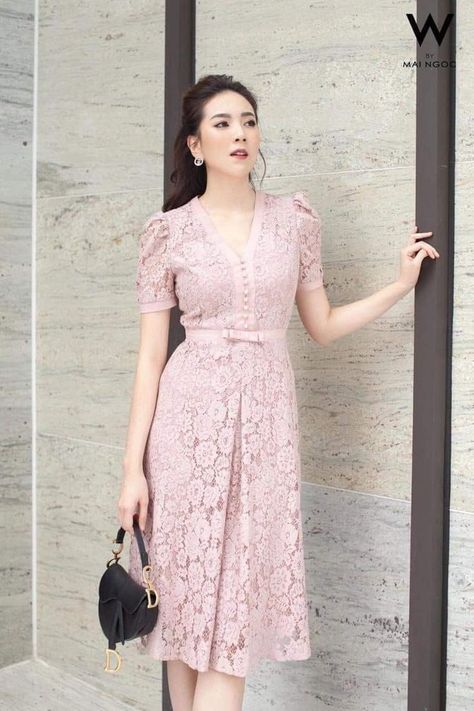 Top beautiful bodycon dresses Brokat Dress Modern, Batik Dress Elegant Modern, Dress Kondangan Simple, Dress Brokat Modern Simple, Dress Korean Style Simple, Model Dress Brokat Modern, Dress Kebaya Modern, Model Dress Batik, Dress Brokat Modern