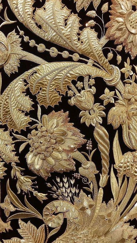 Baroque Embroidery, Goldwork Embroidery, Gold Work Embroidery, Embroidery Beading, Couture Embroidery, Crazy Quilting, Gold Work, Gold Embroidery, Luxury Decor