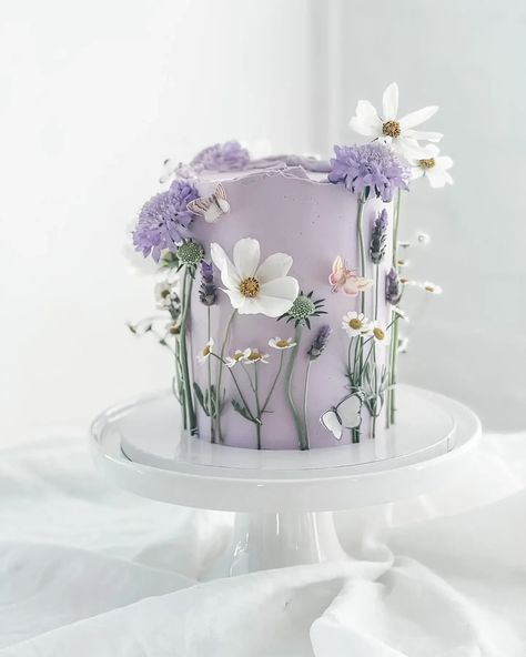 Edible Flowers Cake, Spring Wedding Cake, Baby Shower Cakes Girl, Birthday Cake With Flowers, Fresh Flower Cake, Garden Cakes, Baby Cakes, Pretty Birthday Cakes, Cute Birthday Cakes