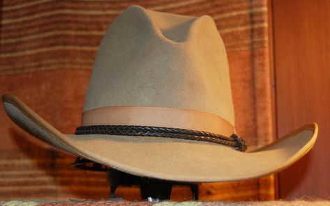 Shaping A Felt Cowboy Hat, Diy Felt Cowboy Hat, Felt Hat Shapes, Hat Band Ideas, Western Hat Styles, Snow Clothes, Stetson Fedora, Hat Painting, Cowboy Hat Styles