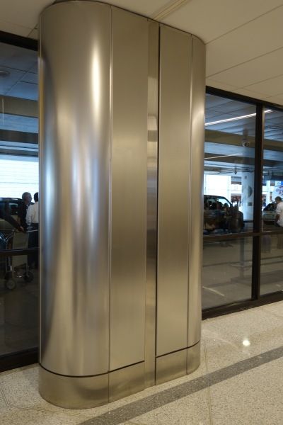 Stainless Steel Classic Metal Column Covers by Móz Designer Metals in LAX terminal 2, - Inviting Imagination #MozDesignerMetals #Airport #ColumnCovers Column Decoration Interior, Interior Wood Beams, Pillar Interior Design, Interior Columns Ideas, Pillar Design Interior, House Pillar Design, Column Design Ideas, Pillars Design, Columns Design