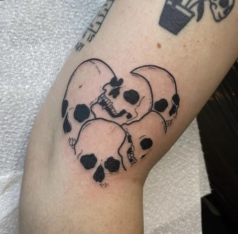 Minimalist Tattoo Ideas, Goth Tattoo, Tasteful Tattoos, Creepy Tattoos, Spooky Tattoos, Cute Little Tattoos, Small Hand Tattoos, Unique Tattoo Designs, Halloween Tattoos