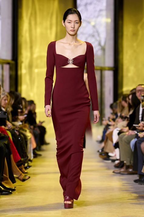 Elie Saab Fall 2023, Runway Gowns, Fall 2023 Ready To Wear, 2023 Ready To Wear Collection, Elie Saab Fall, Elie Saab Spring, Boutique Couture, 2023 Ready To Wear, Winter 2023