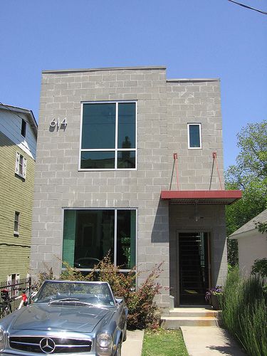 Block House, 614 Irwin St. NE, Atlanta Modern Homes Tour Small Concrete House, Concrete Home Design, Cinder Block House, Concrete Block House, Concrete House Design, American Style House, 4 Bedroom House Designs, Block House, Small House Layout