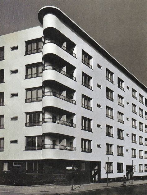 Hans Scharoun, Berlin Architecture, Le Corbusier Architecture, Villa Savoye, Bauhaus Architecture, German Architecture, Brutalism Architecture, Streamline Moderne, Architecture Modern