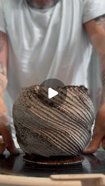 Jason Roberts on Instagram: "Cookies n Cream  ° Trying out a new technique for throwing - pretty sure there is a name for this , anyone ??? ° @keaneceramics #stoneware7 + dried #darkmatter trim  ° #wheelthrown #pottersofinstagram #ceramic #ceramicart #satisfying #instagood #iphone #asmr #madewithkeane #australia" Throwing Wheel Ideas, Ceramic Throwing, Clay Bottles, Pottery Tutorials, Wabi Sabi Ceramics, Pottery Tips, Instagram Cookies, Cookies N Cream, Ceramic Flower Pot