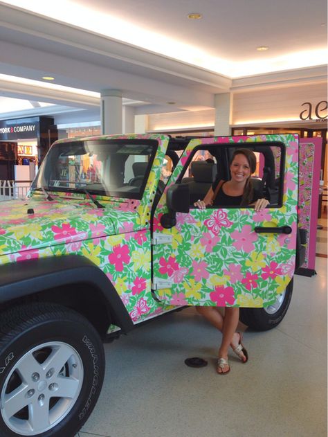 Prettiest. Jeep. Ever. (Lilly Pulitzer style!) I've always dreamed of painting a car - this is how great it can look! Pink Jeep, Girly Car, Jeep Girls, Dream Vehicles, Jeep Jeep, Jeep 4x4, Pink Car, Jeep Girl, Jeep Life