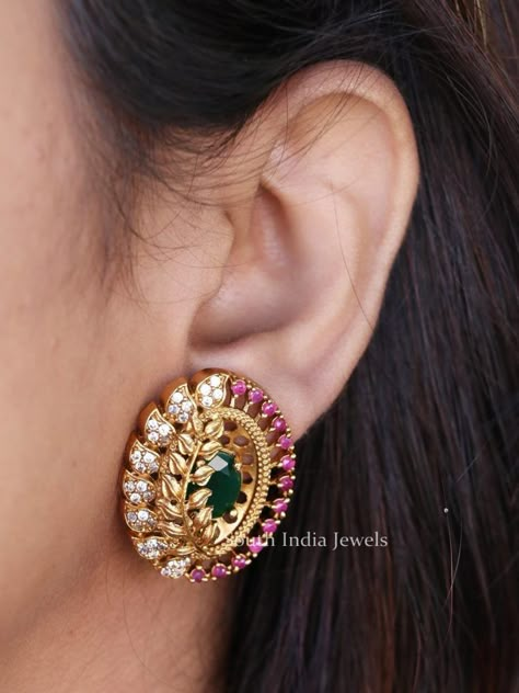 Aesthetic Earring, Necklace Women Gold, Women Gold Chain, Temple Jewellery Earrings, New Gold Jewellery Designs, Gold Earrings Models, Antique Jewellery Designs, Gold Jewelry Simple Necklace, Gold Chain Design