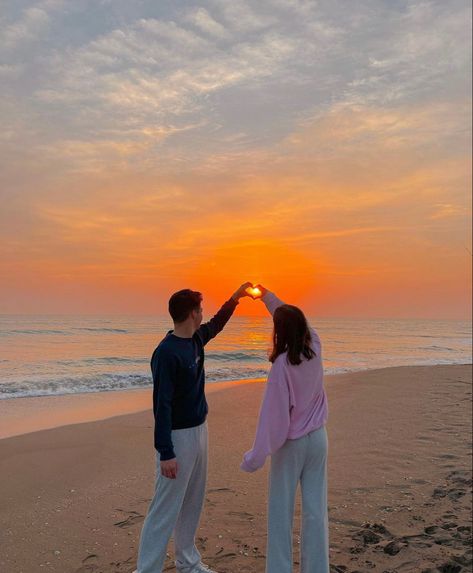 #summer #summervibes couples goals #beach #summervibes Cute Friend Poses, Beach Romance, Couple Moments, Breakup Picture, Cute Tumblr Pictures, Couple Picture Poses, Cute Couple Poses, Moissanite Jewelry, Couples Poses For Pictures