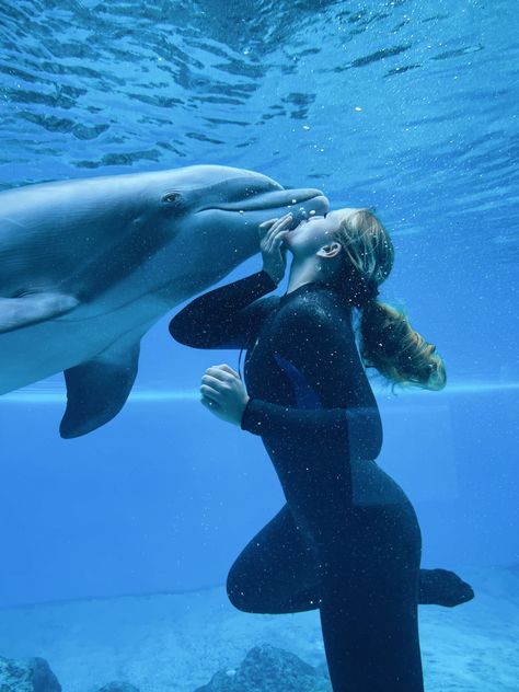 Swimming In The Ocean, Historical Pictures, In The Ocean, The Ocean, Kiss, Swimming, Stars, Water