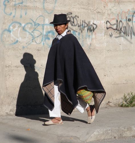 Otavalo, Ecuador Ecuador Culture, Traditional Clothing Around The World, Otavalo Ecuador, Earth Clothes, Hiking Peru, Peru Beaches, Tribes Man, Inca Empire, South American Countries