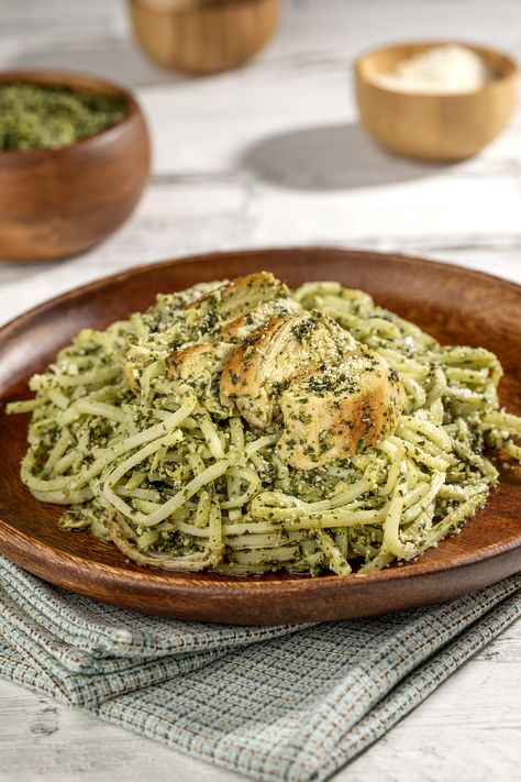 Chicken Pesto Linguine Recipe, Palmini Linguine Recipes, Lean And Green Palmini Recipes, Pesto Linguine Pasta, Palmini Noodles Recipes, Angel Hair Chicken, Palmini Recipes, Breakfast Plating, Palmini Noodles