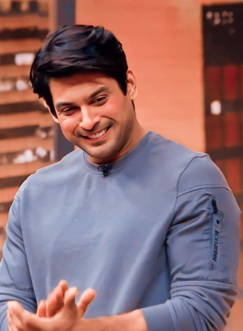 Sidharth Shukla Wallpaper, Attractive Smile, Actor Indian, Bollywood Love Quotes, Siddharth Shukla, Artis India, Sidharth Shukla, Husband Appreciation, Blue Moon Photography