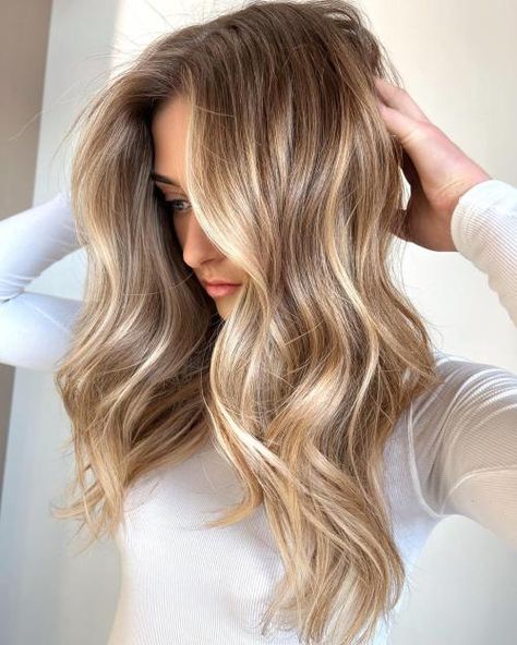 Sun-Kissed Peach Bronde Balayage Hair Blended Dark Roots Blonde Hair, Blended Roots Blonde Balayage, Root Blend Blonde, Blended Roots Blonde, Cream Soda Blonde, Balayage Long Hair, Balayage Blond, Ash Blonde Balayage, Bronde Balayage