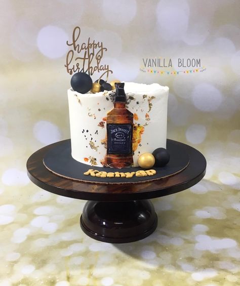 Liquor Cake For Men, Jack Daniels Cake For Men, Jack Daniels Birthday Cake, Bolo Jack Daniels, Liquor Bottle Cake, Crossfit Cake, Buttercream Rosette Cake, 40th Birthday Cakes For Men, Hennessy Cake