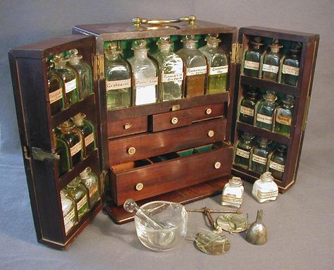 Traveling Apothecary, Medical Tools, Anton Chekhov, Vintage Apothecary, Apothecary Cabinet, Casa Vintage, Cabinet Of Curiosities, Vintage Medical, Three Sisters