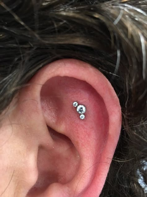 Flat Piercing Stud, Earrings For Flat Piercing, Ear Piercings Flat Cartilage, Flat Earring Piercing, Flat Ear Piercings Ideas, Flat Piercing Ears, Ear Piercings Flat, Flat Cartilage Piercing, Flat Piercing Ideas