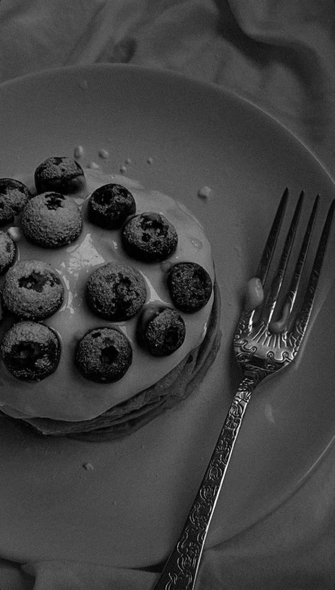 percy jackson Baking Aesthetic Black And White, Black And White Food Aethstetic, Food Black And White Aesthetic, Black And White Food, Healthy Food Pictures, Aesthetic Foods, Black And White Photo Wall, Black Food, Food Pics