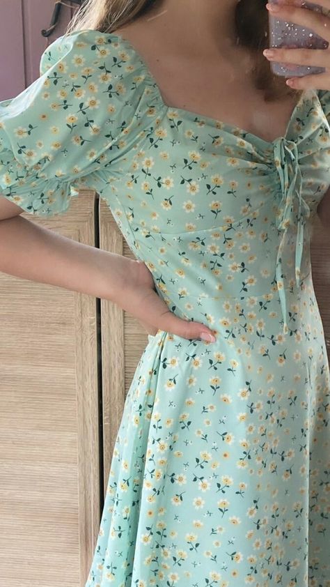 Cottagecore Outfits, Trendy Dress Outfits, Cute Cardigans, Spring Trends, Girls Fashion Clothes, Floral Dresses, Casual Style Outfits, Smock Dress, Spring Style