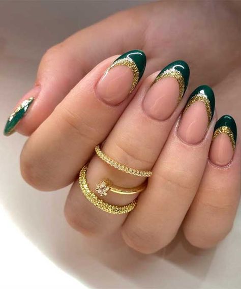 25. Green and Gold French Almond Nails On the hunt for autumn nails look? Update your nails for autumn with our roundup of the... Gold Tip Nails, Marvel Nails, French Almond, Emerald Nails, Dark Green Nails, Gold Nail Designs, Autumn Nail, Green Nail Designs, Nagel Tips