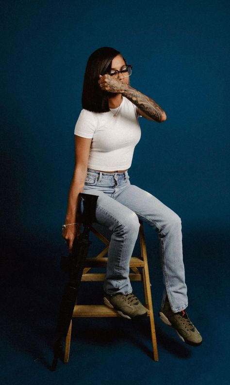 Denim Photoshoot, 21st Birthday Photoshoot, Beautiful Photoshoot Ideas, Senior Photo Outfits, Chefs Kiss, Grad Photoshoot, Photoshoot Pics, Creative Photoshoot Ideas, Glam Photoshoot