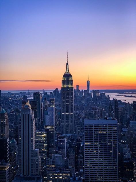 Top Of The Rock Nyc, Nyc Sunset, New York Wallpaper, Empire State Of Mind, Sky Wallpaper, Nyc Life, New York Life, Pretty Landscapes, Dream City