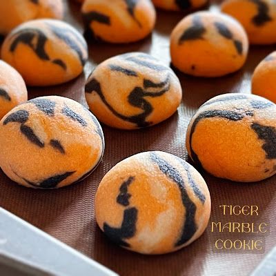 My Mind Patch: Tiger Marble Cookie Tiger Paw Cookies, Tiger Themed Snacks, Tiger Food Ideas, Tiger Party Ideas, Tiger Treats, Tiger Birthday Party Ideas, Lsu Cookies, Tiger Snacks, Marbled Cookies