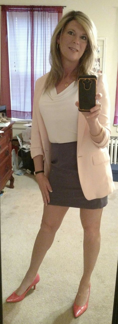 Pink blazer and gray skirt Kimberly Moore, Cute Work Outfits, Ageless Beauty, Pink Blazer, Casual Work Outfits, Gray Skirt, Artistry Makeup, Work Casual, Cute Casual Outfits