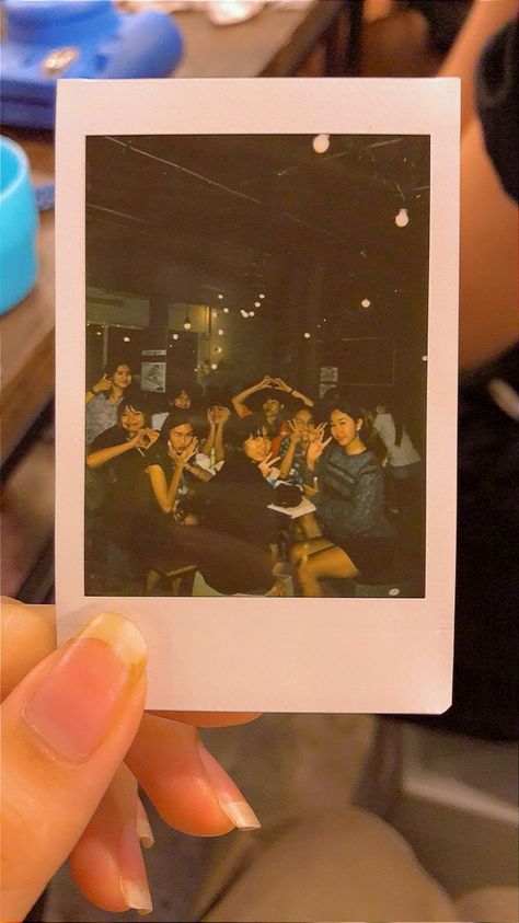 Polaroid Inspo Friends, Poloroid Drawing Ideas Aesthetic, Poloraids Pictures, Instax Photos Ideas, Its My 17th Birthday, Aesthetic Polaroids, Polaroid Pics, Foto Best Friend, Polaroid Snap