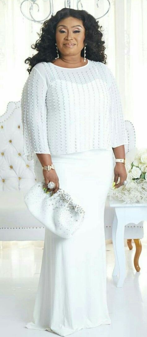 White Ghanaian Dress, Sleet And Kaba Styles Lace, White Lace Dress Styles Ghana For Church, White Gowns Elegant Classy, Kente Dress Styles Classy, Lace Dress Styles Ghana, English Suit, Lace Dress Classy, African Lace Styles