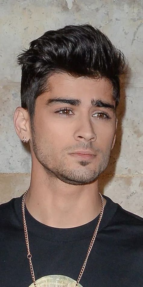 Zayn malik hairstyle (Textured QUIFF) For thick hair Diamond Face Haircut Men, Diamond Face Men, Diamond Hairstyles, Diamond Face Haircut, Textured Quiff, Male Hairstyle, Quiff Haircut, Zayn Malik Hairstyle, Asian Men Hairstyle