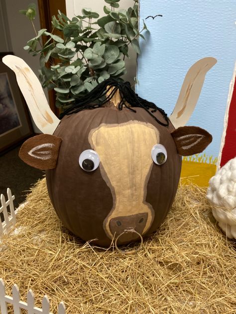 Bull Pumpkin Painting, Cowboy Pumpkin Decorating, Farm Theme Pumpkin Painting, Painted Cow Pumpkin Ideas, Pumpkin Painting Farm Animals, Western Pumpkin Ideas, Highland Cow Pumpkin Decorating, Highland Cow Pumpkin Painting, Farm Animal Pumpkins Painting